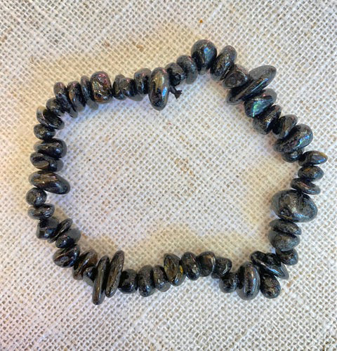 Single Nuummite Chip Bracelet