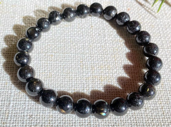 Single Nuummite Bead Bracelet