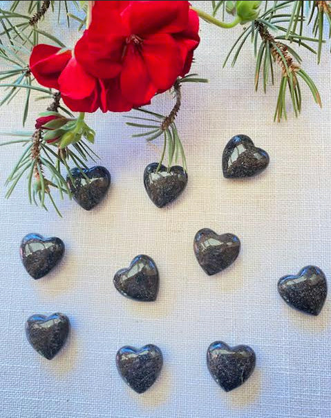 Single Nuummite Heart